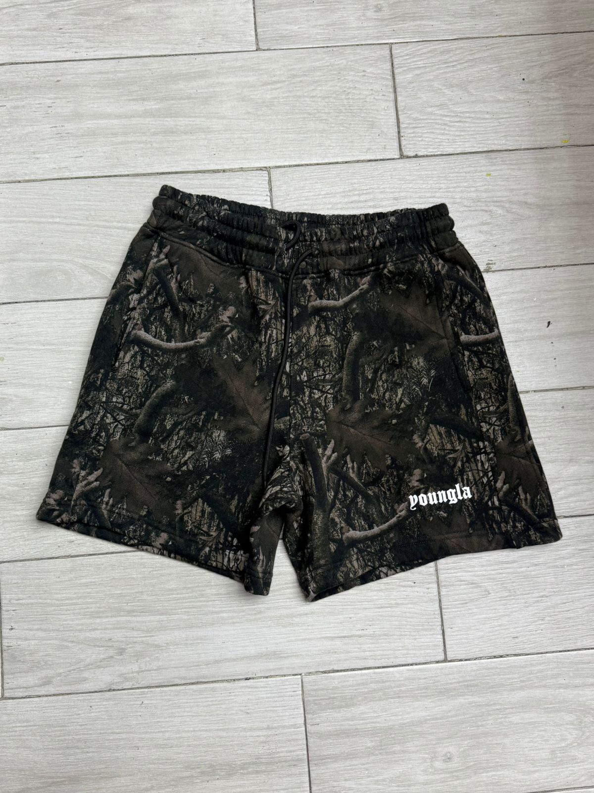 Short Youngla camuflaje