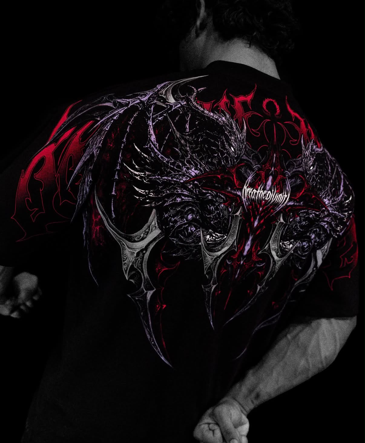 shadow monarch oversized t-shirt rojo morado